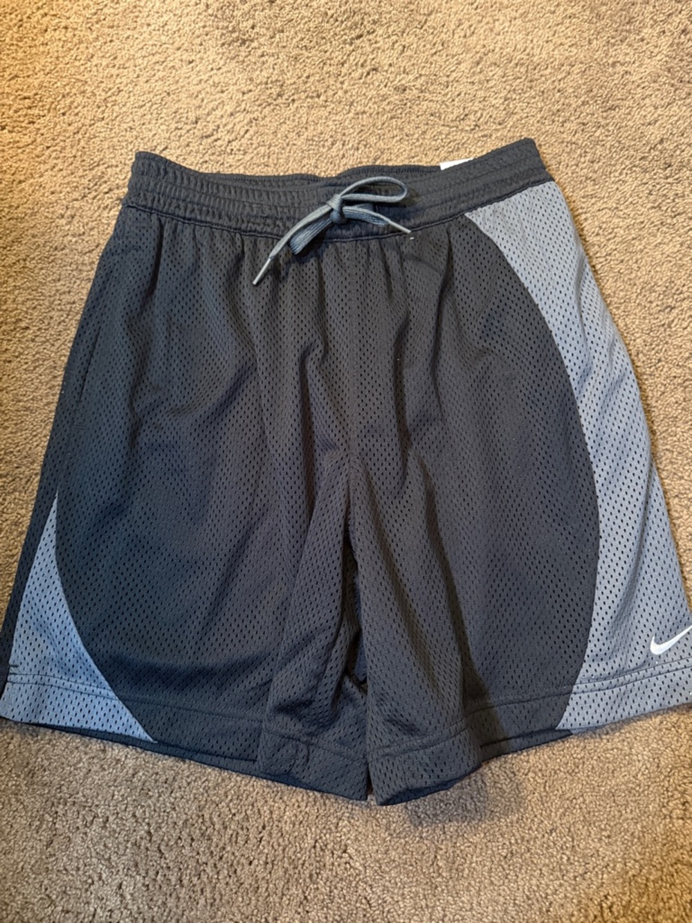 Nike Women’s Black & Gray Athletic Mesh Basketball Shorts Size S NWT